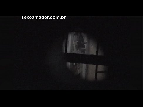 ❤️ Sarışın, içi boş tuğlaların arkasına gizlenmiş bir mahalle röntgencisi tarafından gizlice videoya alınır ☑ Anal video bizde ❌❤