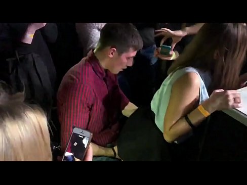 ❤️ Bir Rus gece kulübünde gerçek seks. 18 yaşındaki Rus kız anüs ve vajinada bir gece kulübünde becerdin ☑ Anal video bizde ❌❤